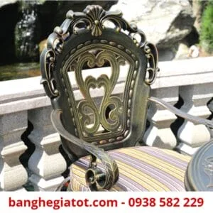 2 - Bộ bàn ghế nhôm đúc ngoài trời phong cách cổ điển