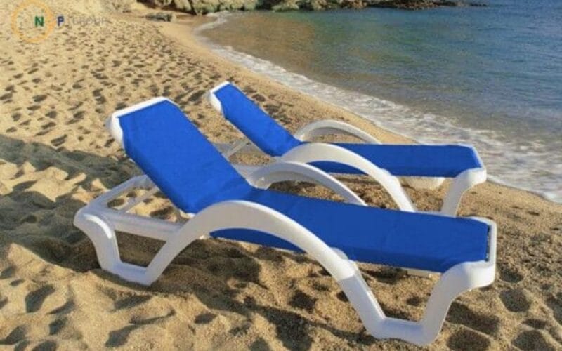 Ghế tắm nắng có tay vịn