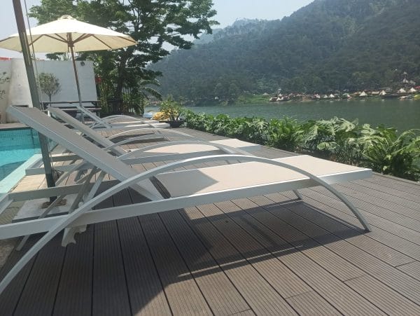 Bàn đơn kim loại sơn tĩnh điện B097 – Bàn đơn hiện đại bền bỉ tại Banghegiatot - Giường tắm nắng tay vịn cong lưới textilene