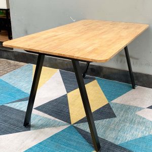 Bàn ăn chữ nhật 140x80cm gỗ cao su chân sắt lắp ráp - hình 5