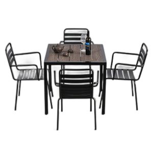 Combo bàn ngoài trời gỗ nhựa và 4 ghế sắt C
