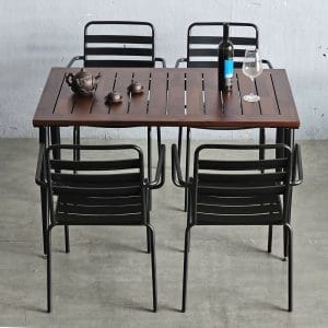 Combo bàn ngoài trời gỗ tràm và 4 ghế sắt C - hình 1