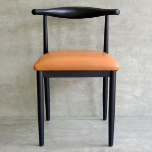 Combo bộ bàn ăn vuông và 2 ghế Bull chân sắt bọc nệm - hình 1