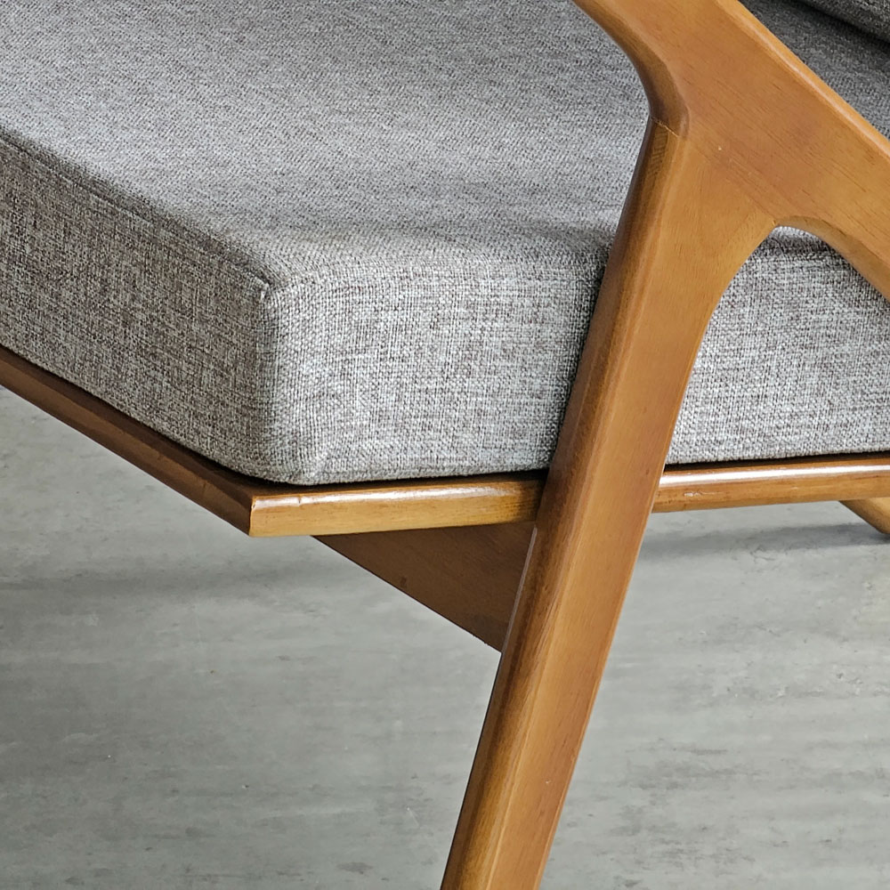 Ghế bành Z Armchair khung gỗ cao su lót nệm bọc vải bố Ghế bành Z Armchair khung gỗ cao su lót nệm bọc vải bố - hình 2