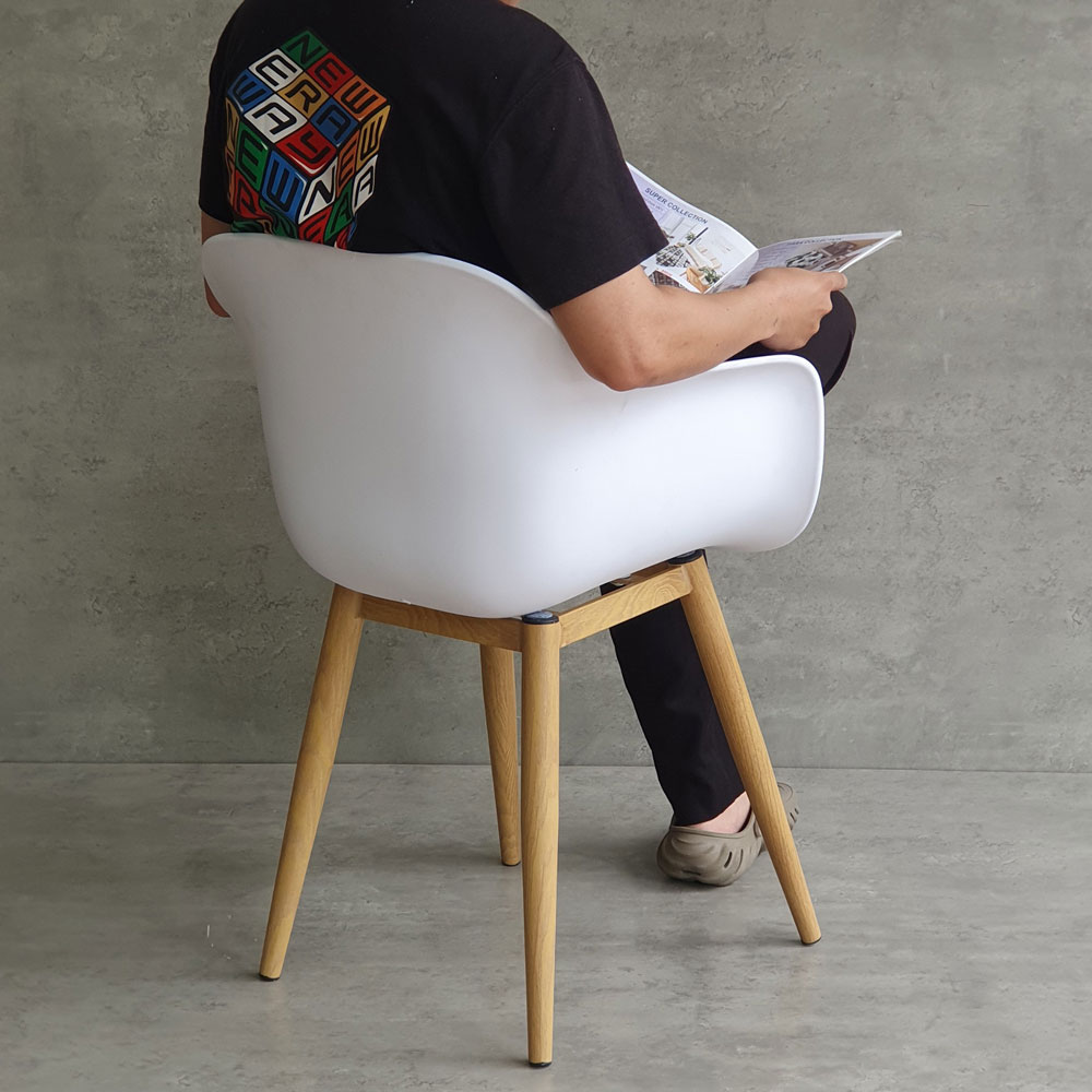 Ghế Eames nhựa đúc chân sắt sơn giả gỗ Ghế Eames nhựa đúc chân sắt sơn giả gỗ - hình 4