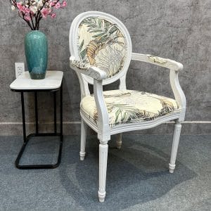 Ghế Louis có tay nệm bông khung gỗ - hình 1