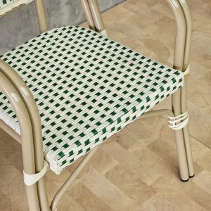 Ghế sắt đan mây nhựa có tay tựa - hình 1