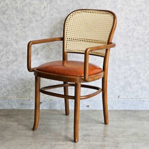 Ghế THONET có tay tựa bọc nệm da PU gỗ cao su - hình 1