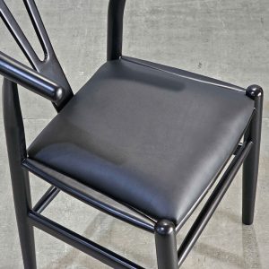 Ghế Wishbon bọc nệm khung gỗ cao su - hình 1