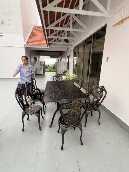 Sự Độc Đáo và Tiện Ích của Bàn Ghế Nhôm Đúc cho Không Gian Quán Cafe 2024